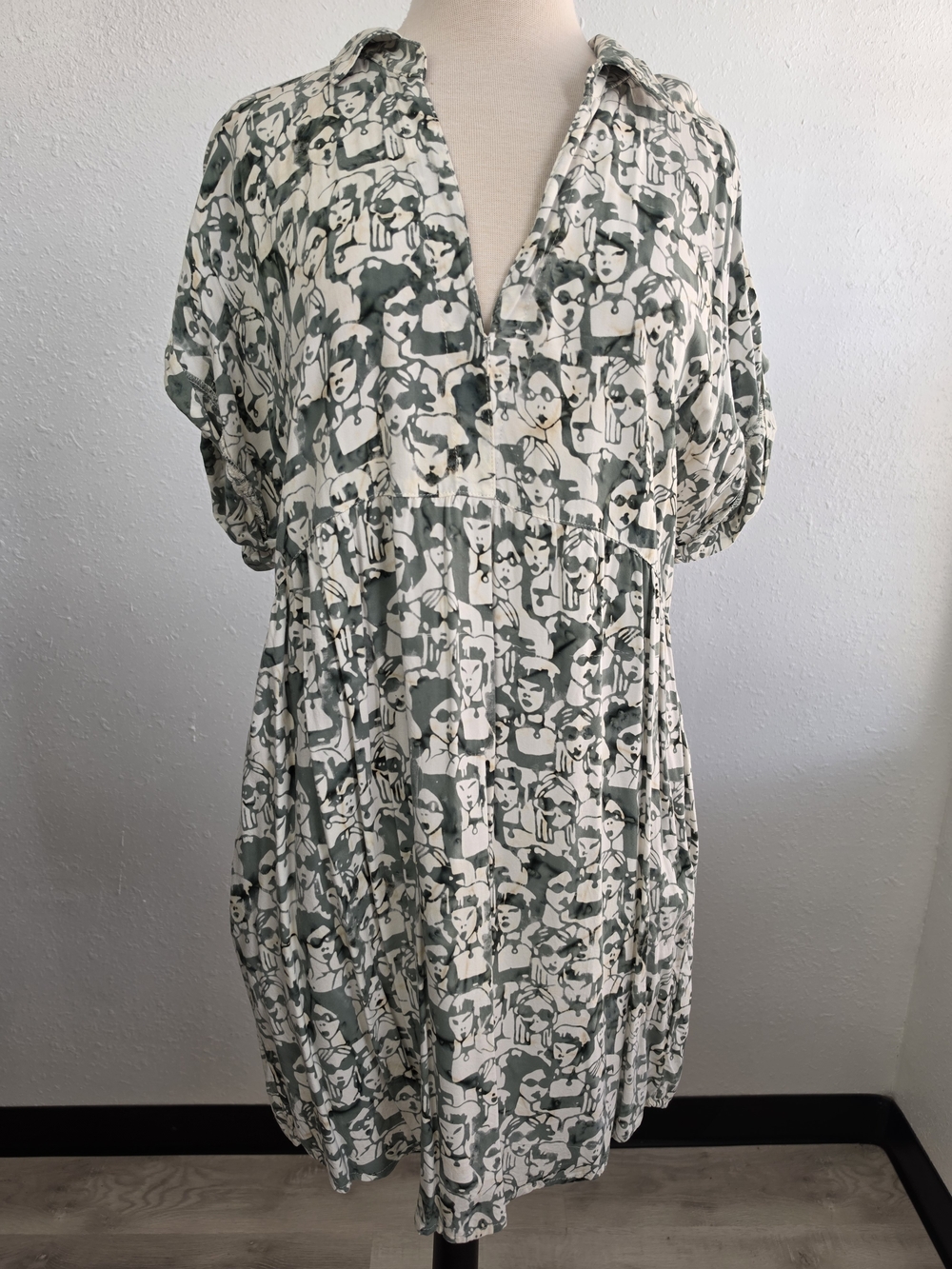 Uncle Frank Abstract Faces Print Rayon Midi Dress M/L Green Cream Pockets